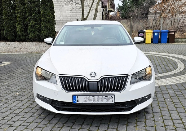 Skoda Superb cena 59500 przebieg: 149722, rok produkcji 2018 z Choszczno małe 137